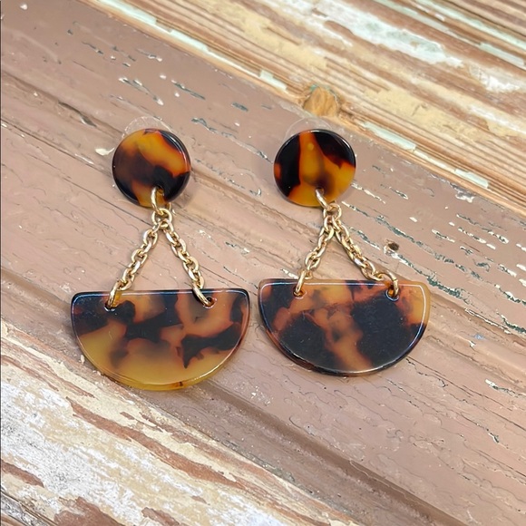 Tortoise Shell Dangle Earrings - Picture 2 of 3